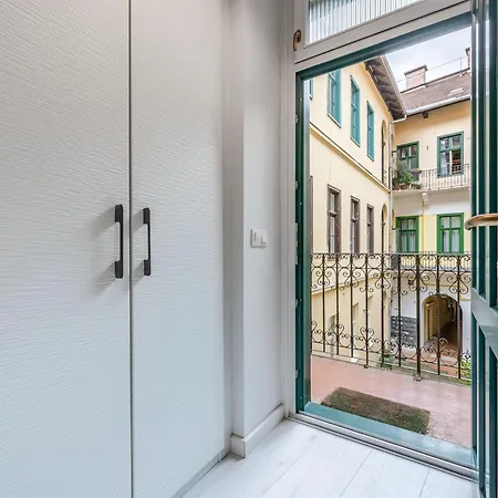 District 6th Sense 부다페스트