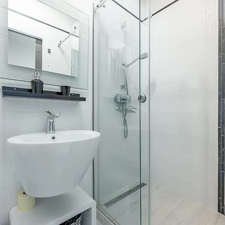 District 6th Sense Apartment *