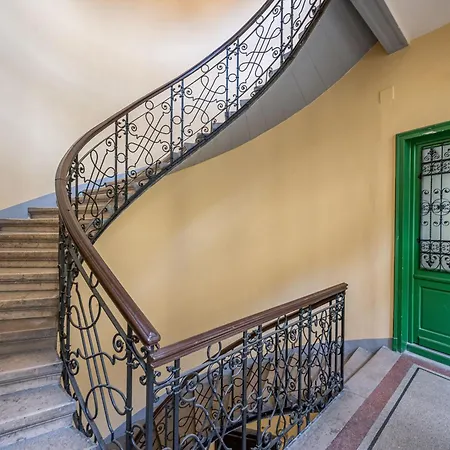 Апартаменты District 6th Sense *