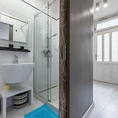 District 6th Sense Apartment *