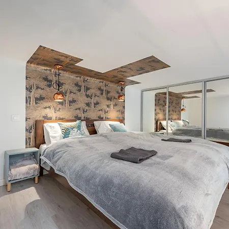 Апартаменты District 6th Sense *