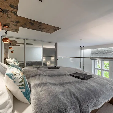 District 6th Sense בודפשט